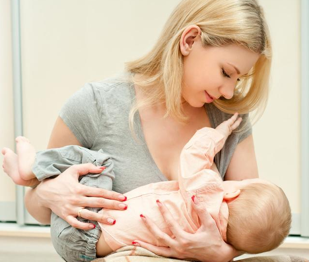 乳头皲裂可以继续哺乳吗 怎么避免乳头皲裂